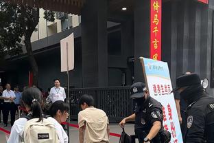 马龙更衣室演讲：43次助攻出色的表现 人人为我我为人人